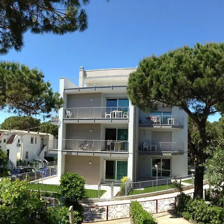 Splendid Beachfront In شقة روسولينا ماري